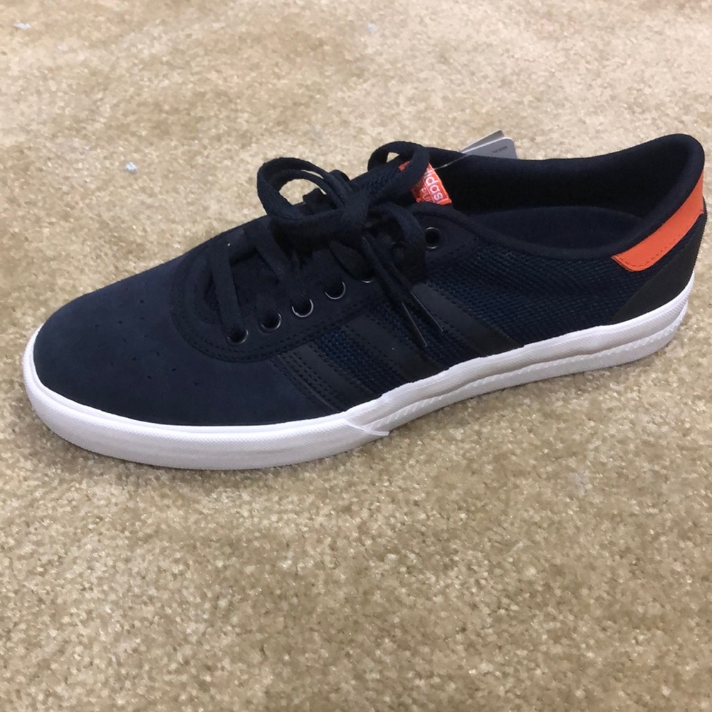 Size 11/12 Adidas pro dark navy